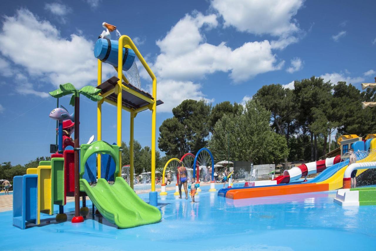 Happy Camp Mobile Homes In Centro Vacanze Bi Village Fazana Exterior photo