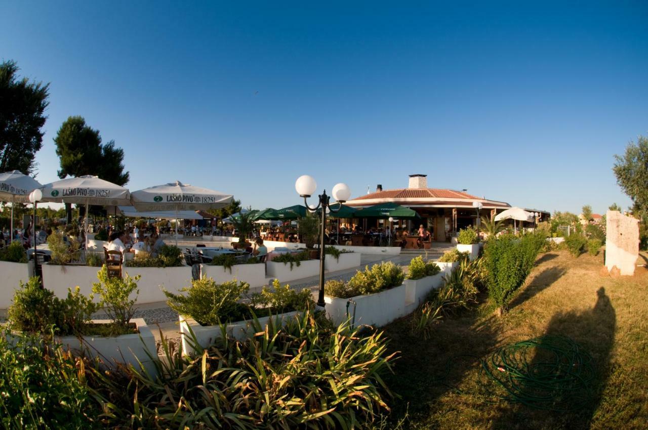 Happy Camp Mobile Homes In Centro Vacanze Bi Village Fazana Exterior photo